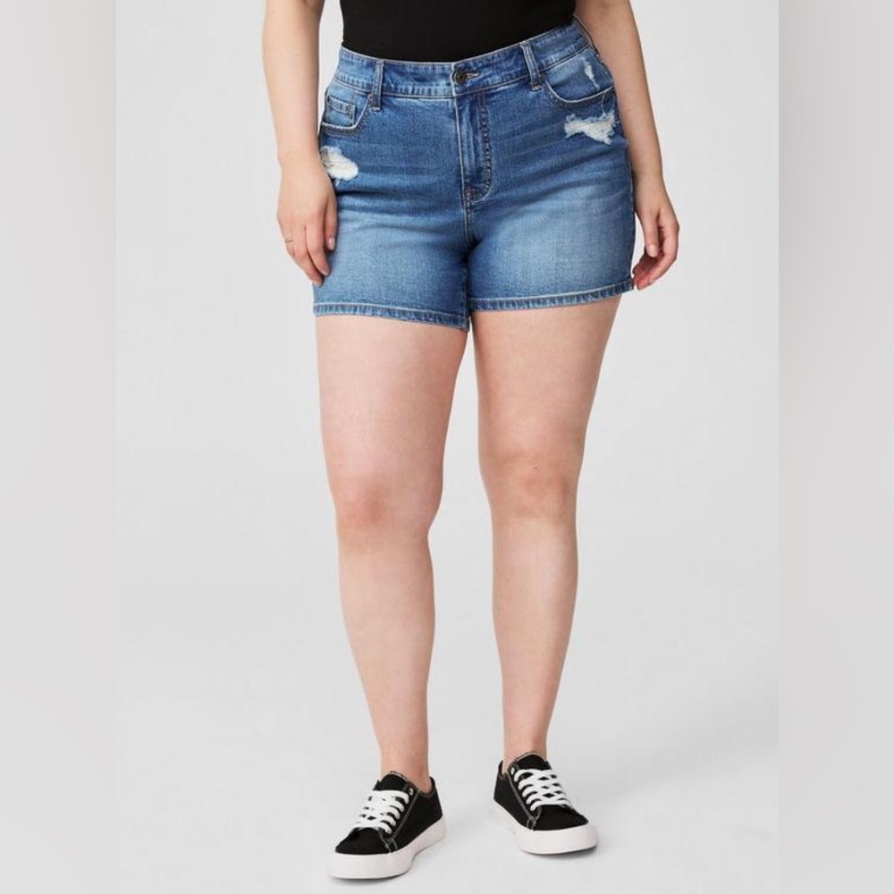 TORRID BNWT size 22, 5 Inch Perfect Vintage Stretch High-Rise Short